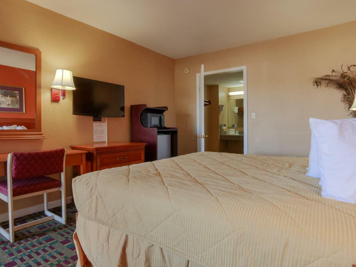 Lakeview Inn - Kingston Ngoại thất bức ảnh